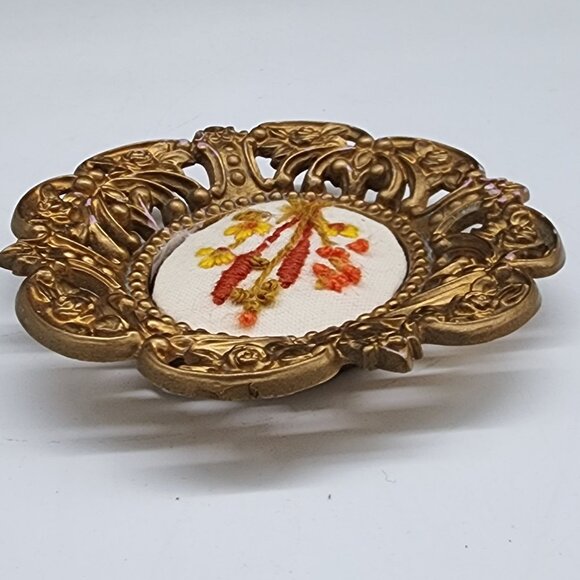 Vintage Cameo Creation Floral Embroidery Picture Frame Plastic Filigree - Picture 8 of 11